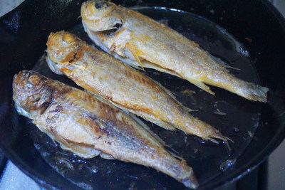 黄鱼怎么做好吃又简单,雪菜黄鱼怎么做好吃又简单